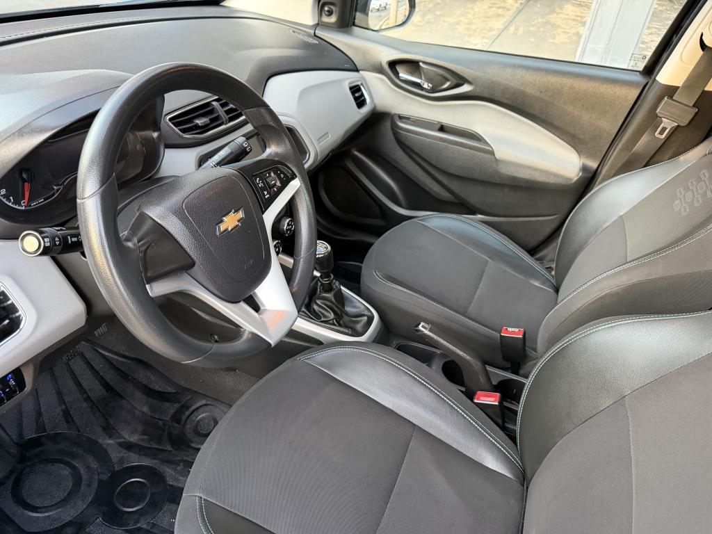CHEVROLET Onix Hatch - Foto