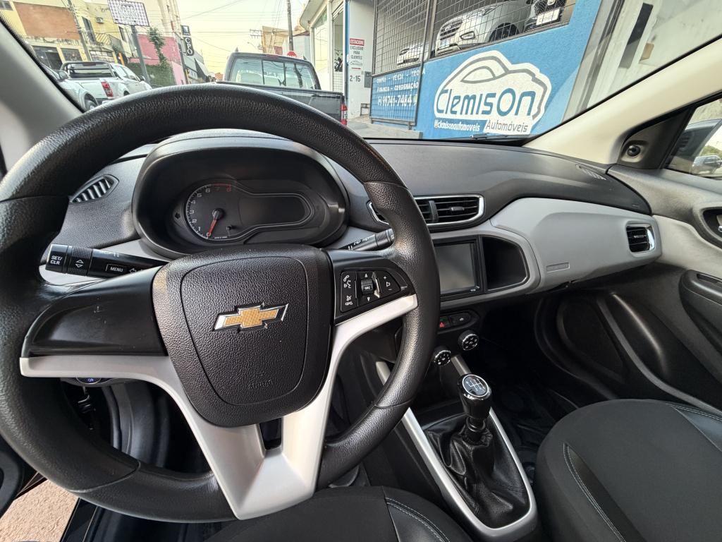 CHEVROLET Onix Hatch - Foto