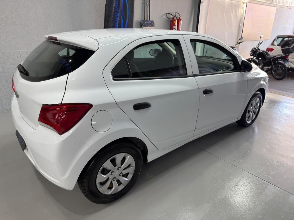 CHEVROLET Onix Hatch - Foto
