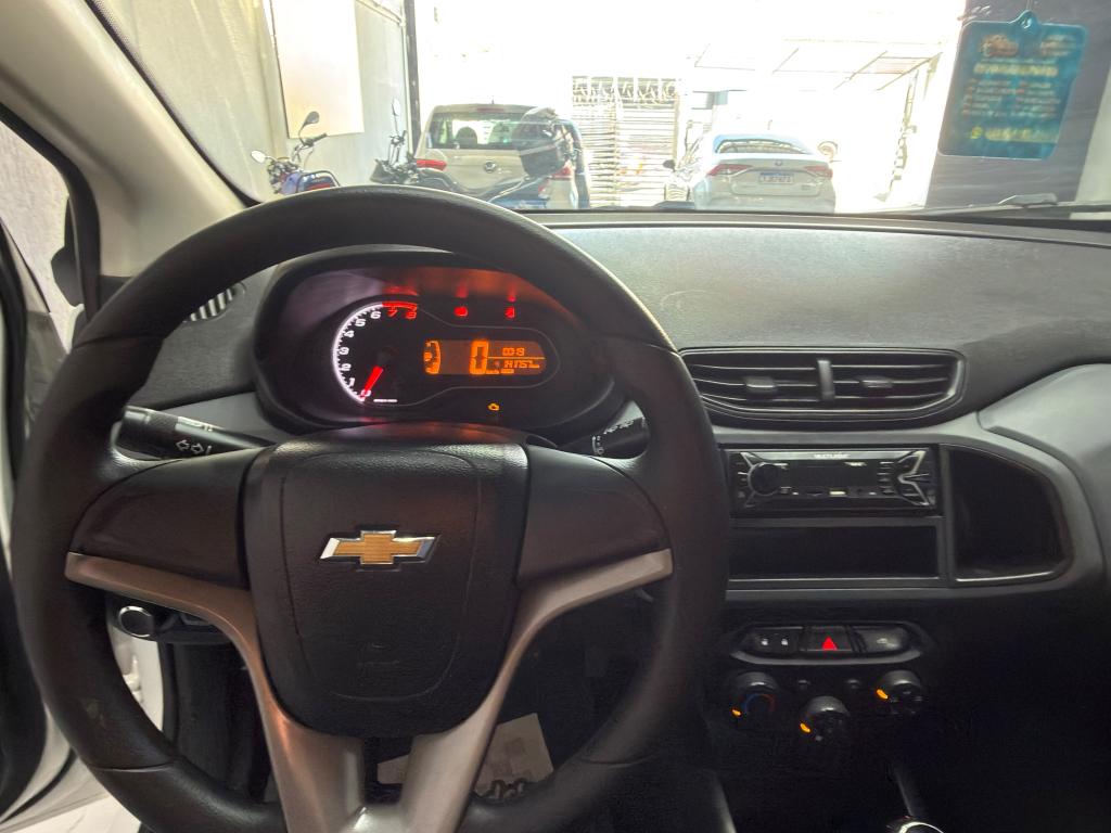 CHEVROLET Onix Hatch - Foto