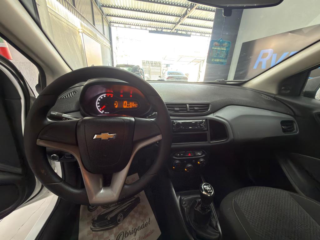 CHEVROLET Onix Hatch - Foto