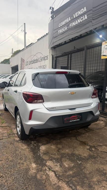 CHEVROLET Onix Hatch - Foto