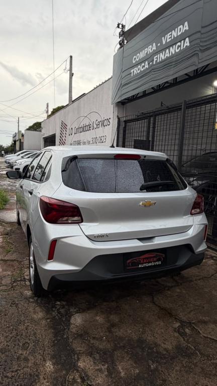CHEVROLET Onix Hatch - Foto