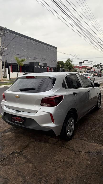 CHEVROLET Onix Hatch - Foto
