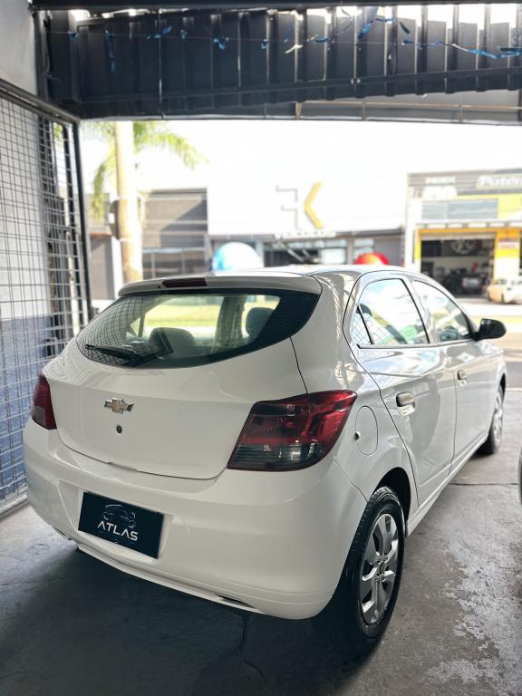 CHEVROLET Onix Hatch - Foto