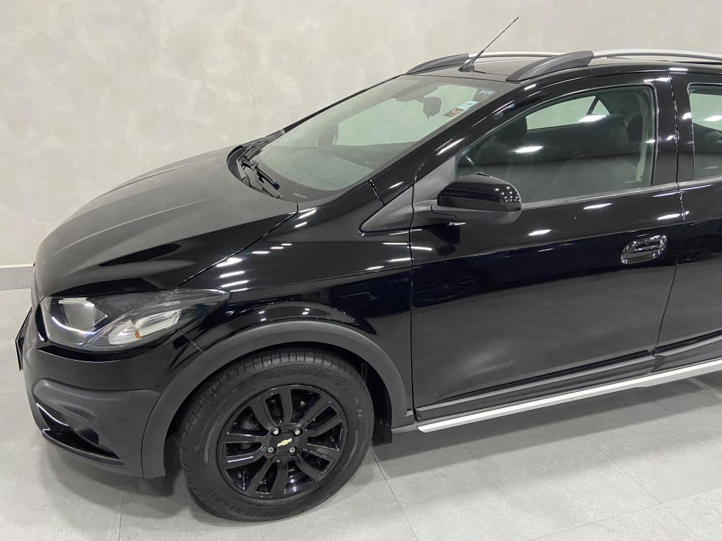 CHEVROLET Onix Hatch - Foto