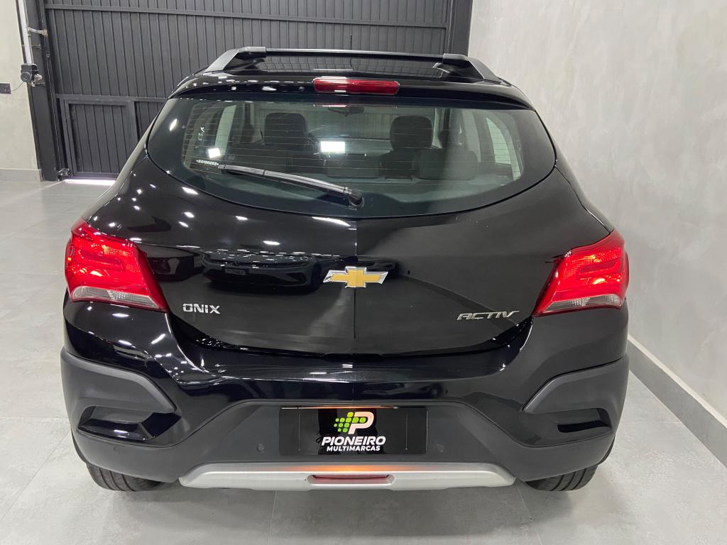 CHEVROLET Onix Hatch - Foto