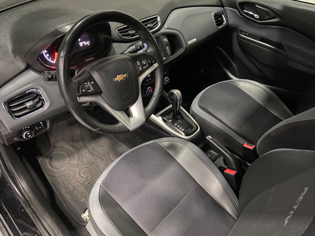 CHEVROLET Onix Hatch - Foto