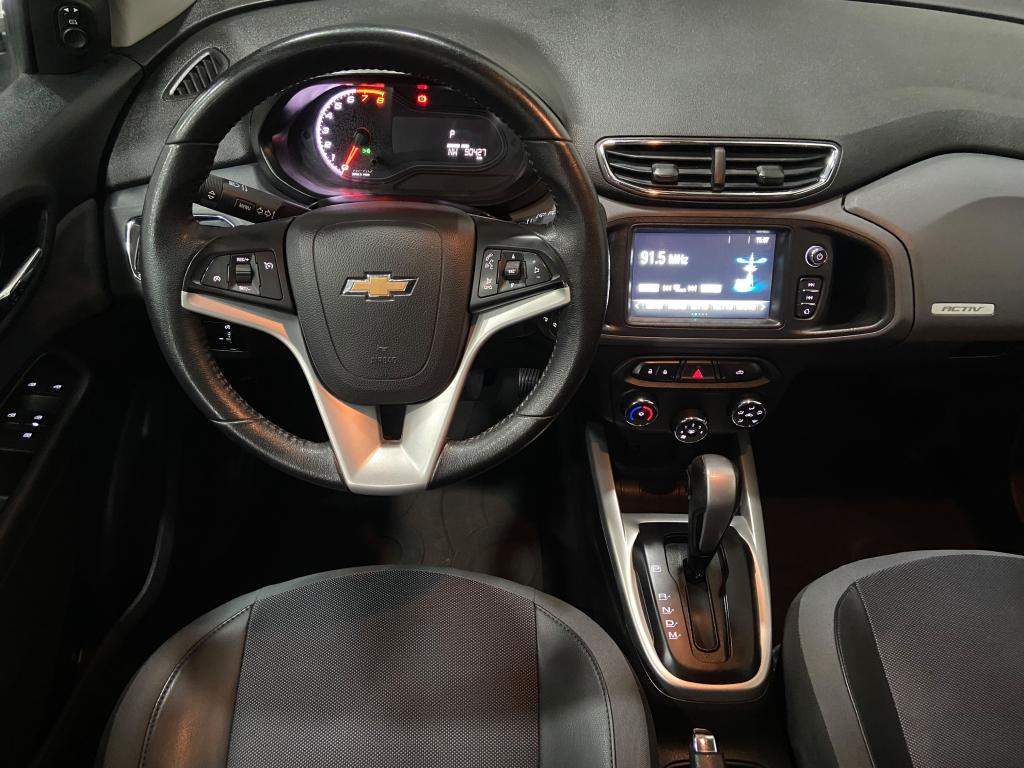 CHEVROLET Onix Hatch - Foto