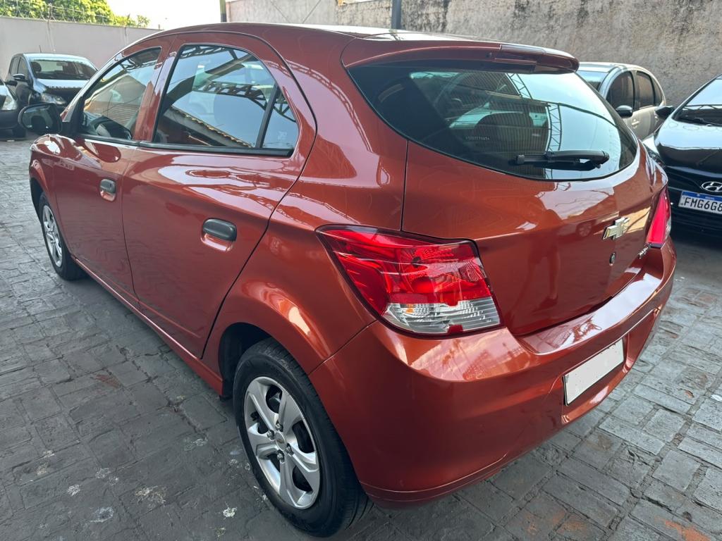 CHEVROLET Onix Hatch - Foto