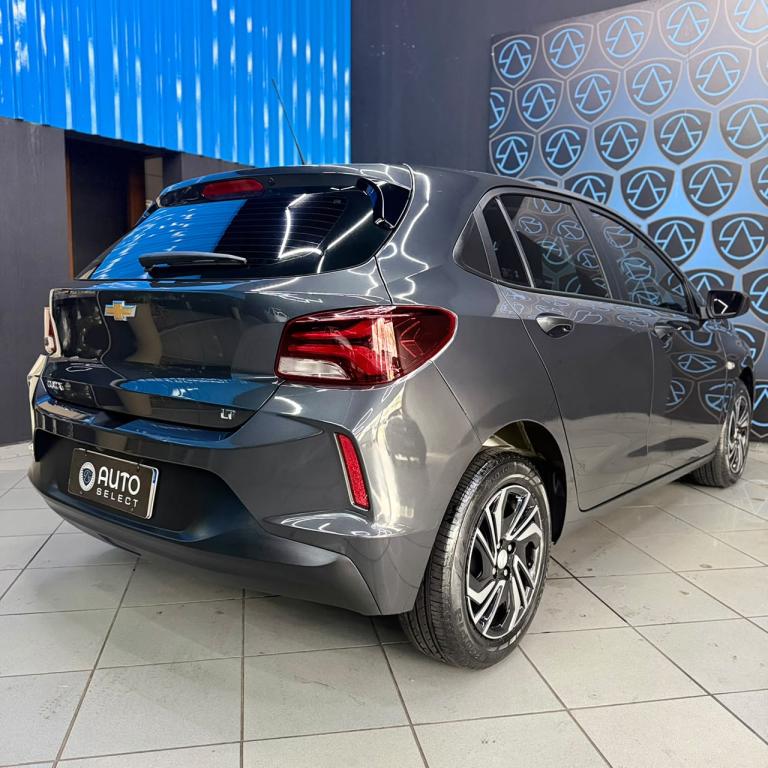 CHEVROLET Onix Hatch - Foto