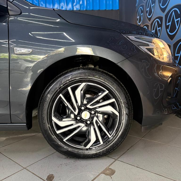 CHEVROLET Onix Hatch - Foto