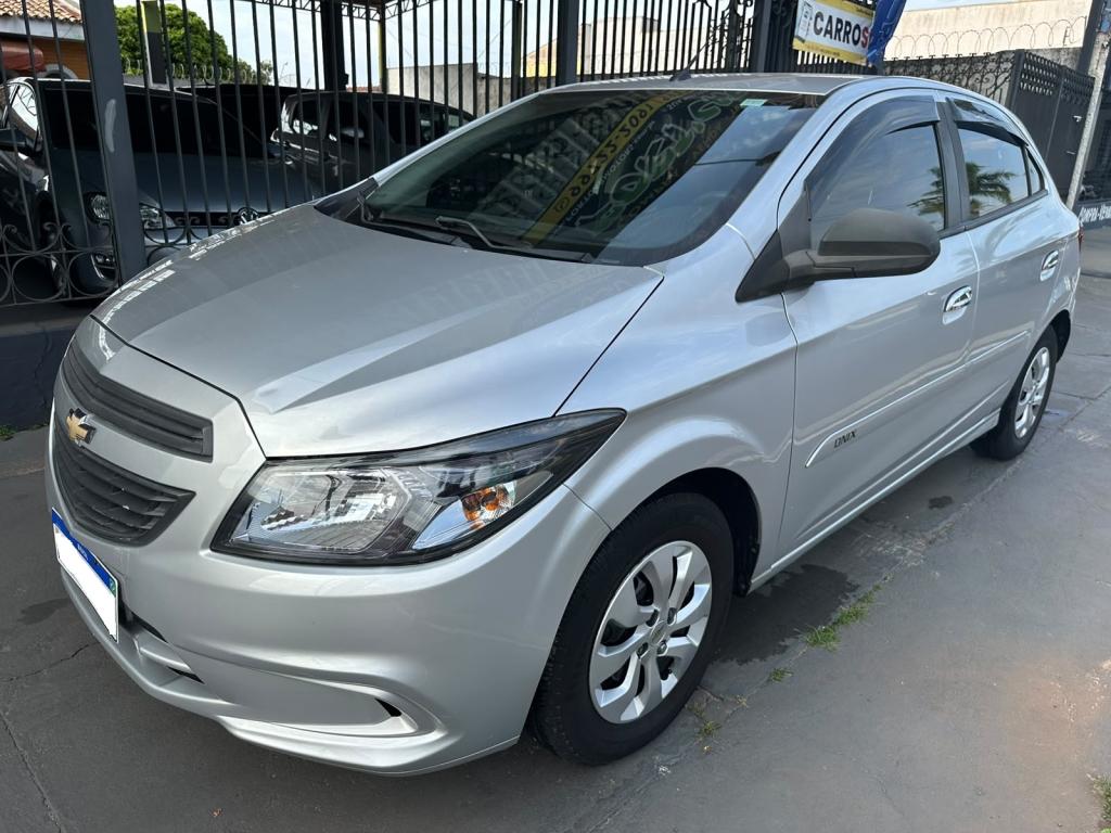 CHEVROLET Onix Hatch - Foto