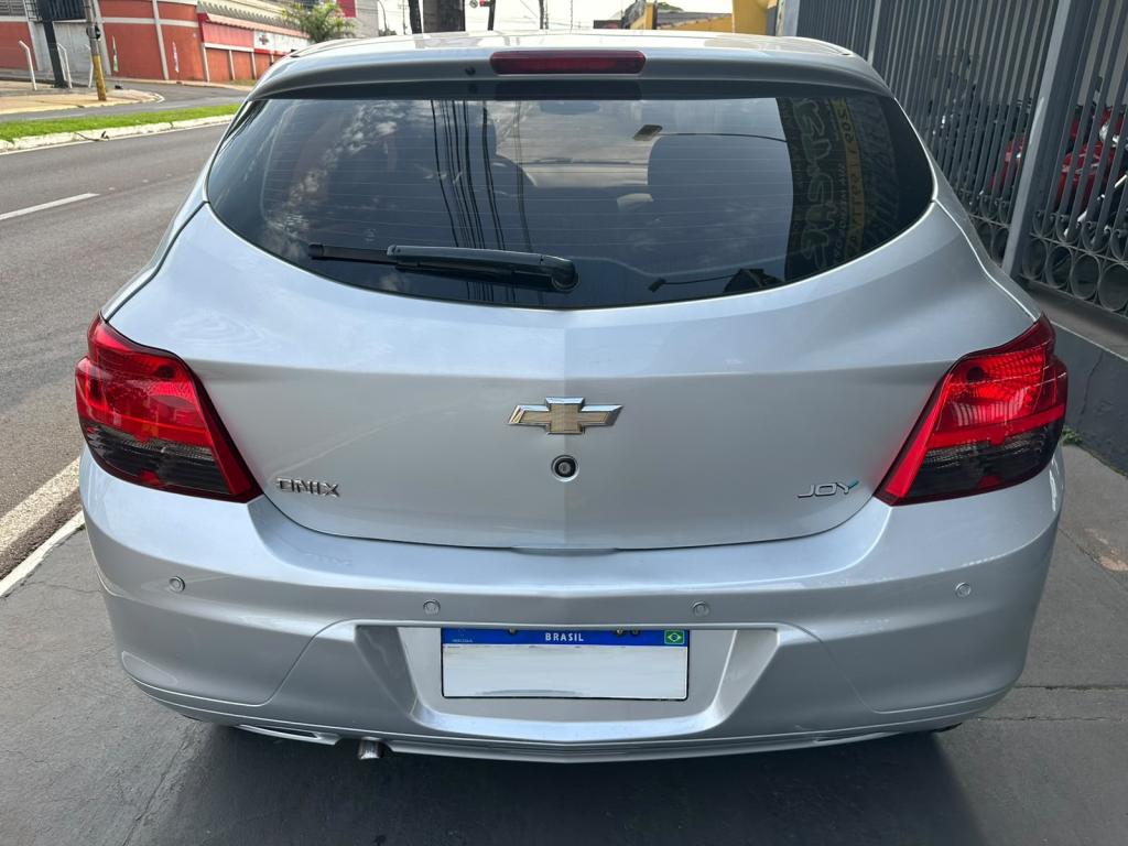 CHEVROLET Onix Hatch - Foto