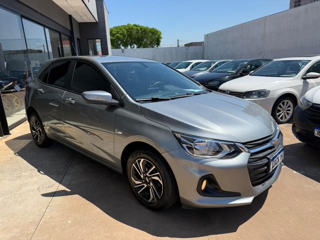 CHEVROLET Onix Hatch - Foto