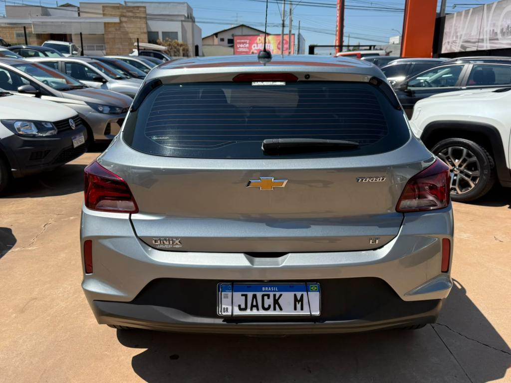 CHEVROLET Onix Hatch - Foto