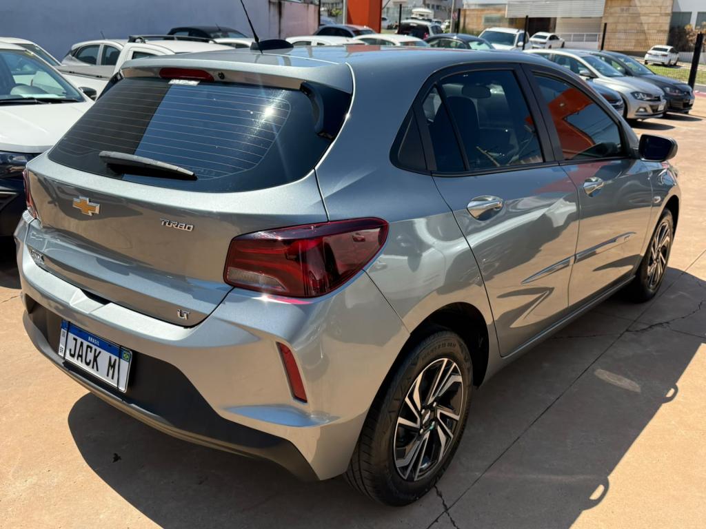 CHEVROLET Onix Hatch - Foto