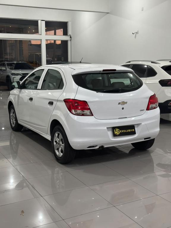 CHEVROLET Onix Hatch - Foto