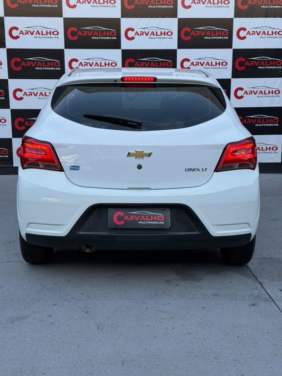 CHEVROLET Onix Hatch - Foto