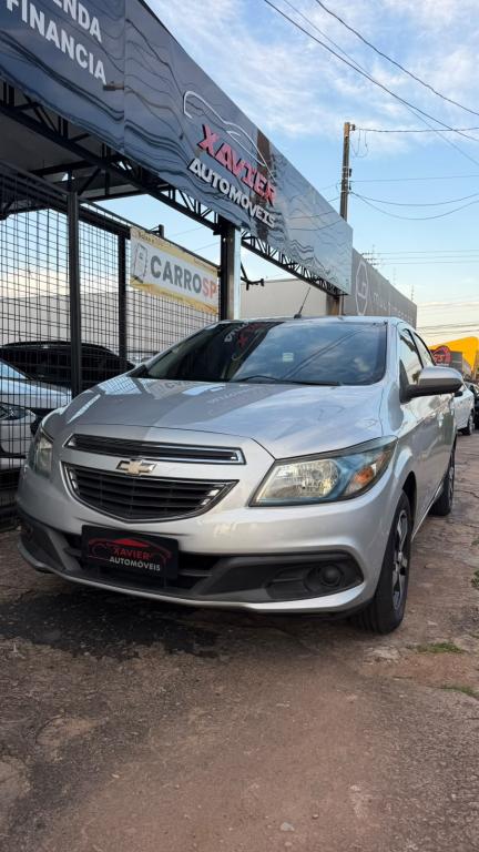 CHEVROLET Onix Hatch - Foto