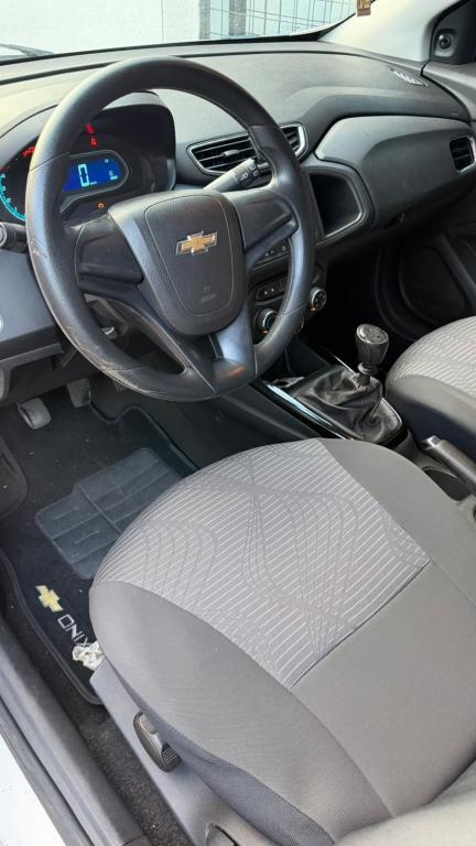 CHEVROLET Onix Hatch - Foto