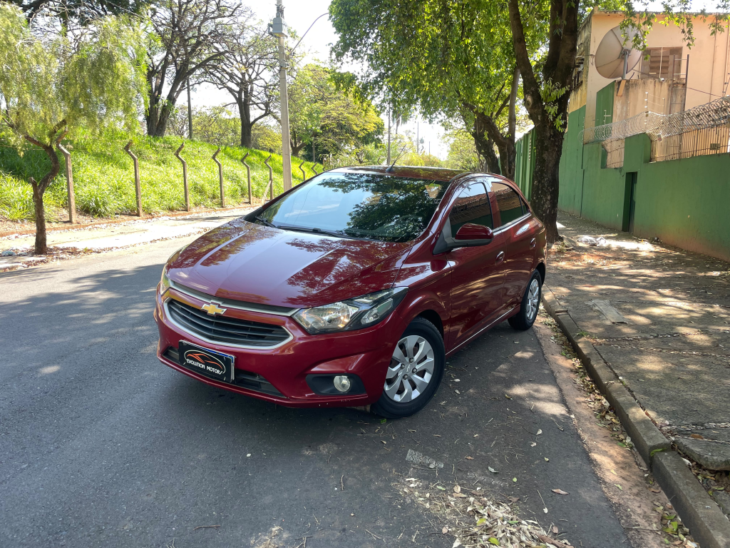 CHEVROLET Onix Hatch - Foto