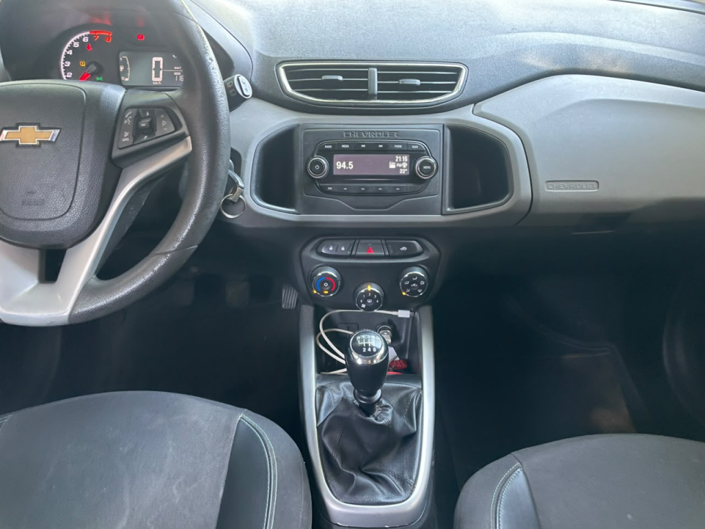 CHEVROLET Onix Hatch - Foto