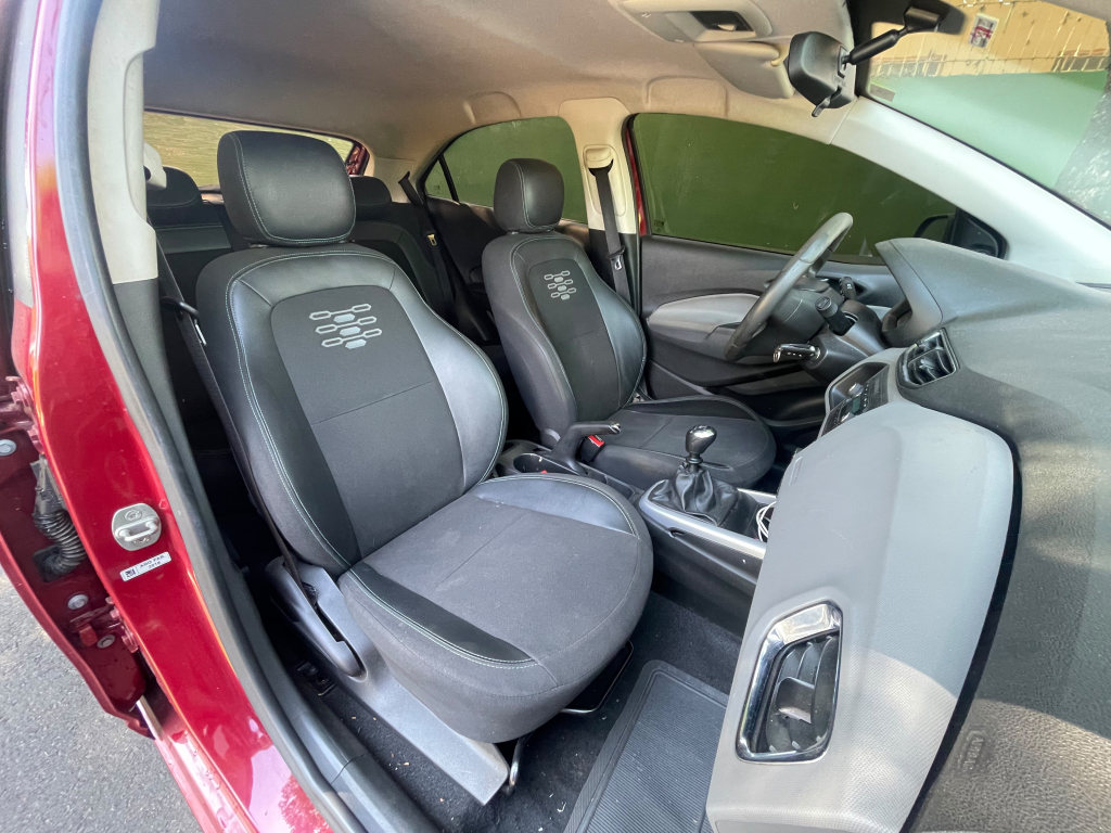 CHEVROLET Onix Hatch - Foto