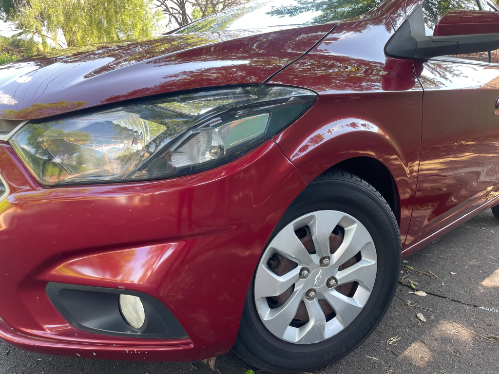 CHEVROLET Onix Hatch - Foto