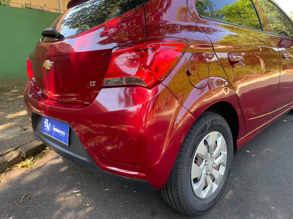 CHEVROLET Onix Hatch - Foto