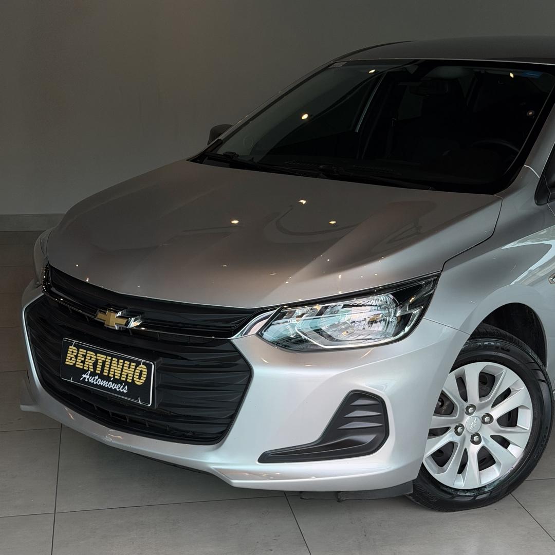 CHEVROLET Onix Hatch - Foto