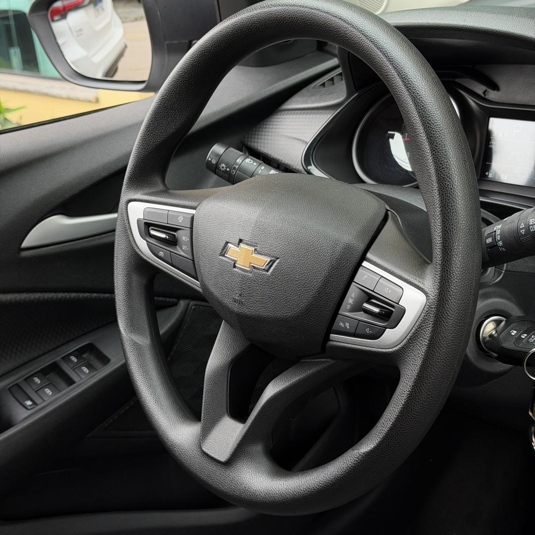 CHEVROLET Onix Hatch - Foto