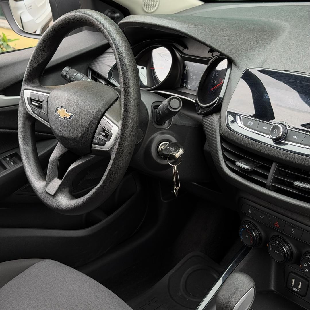 CHEVROLET Onix Hatch - Foto