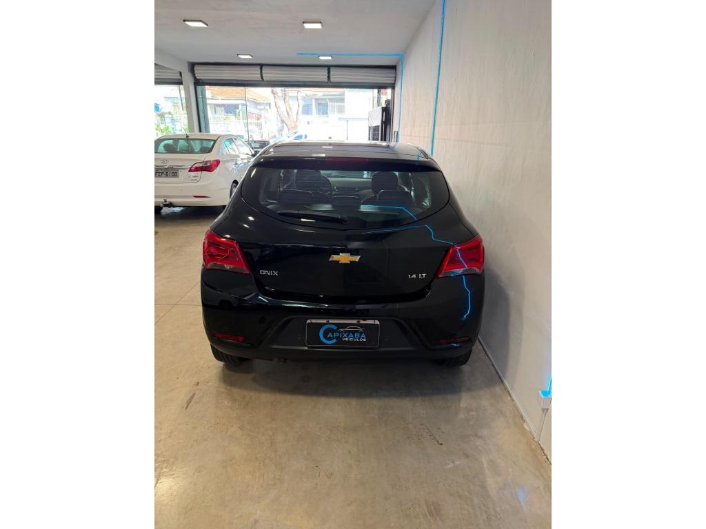 CHEVROLET Onix Hatch - Foto