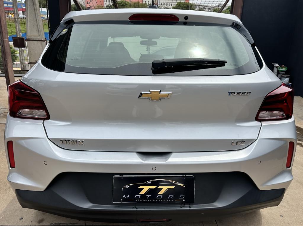 CHEVROLET Onix Hatch - Foto