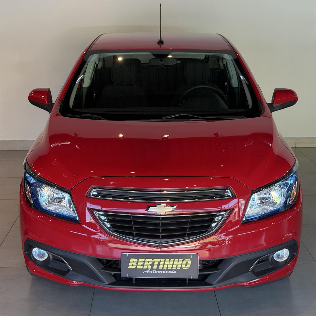 CHEVROLET Onix Hatch - Foto