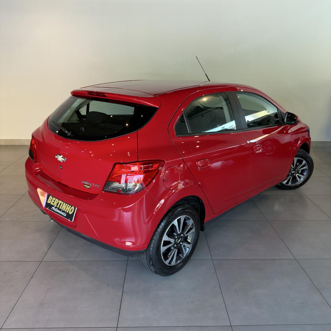 CHEVROLET Onix Hatch - Foto