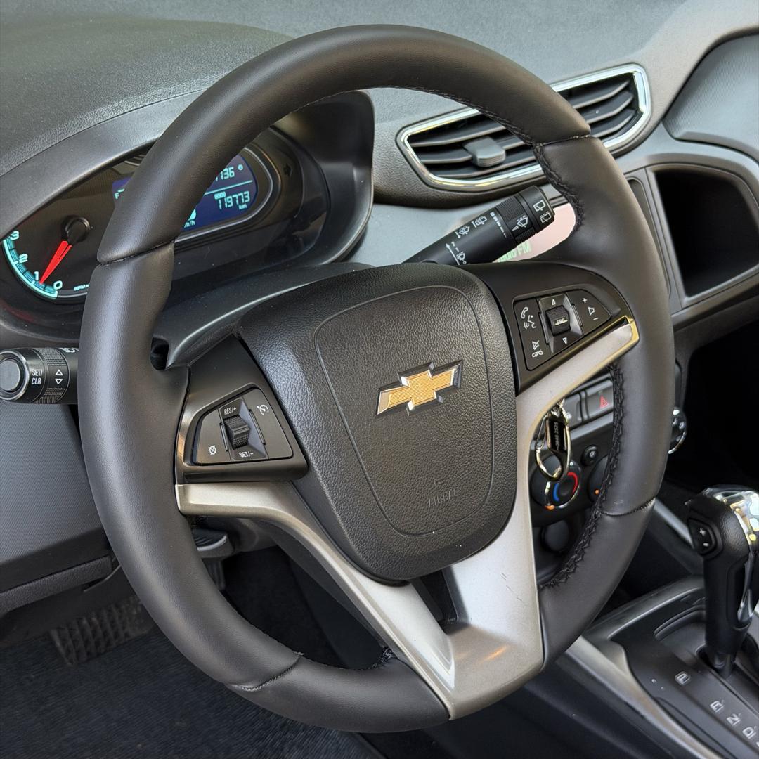 CHEVROLET Onix Hatch - Foto