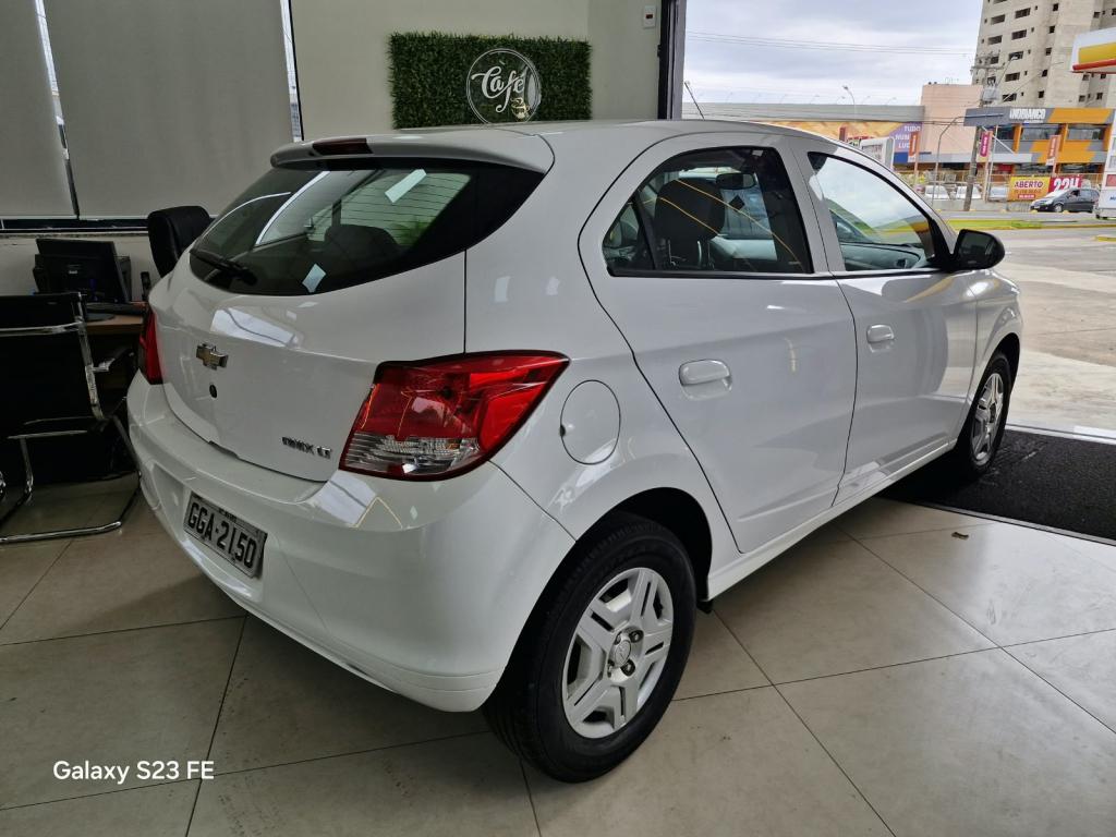 CHEVROLET Onix Hatch - Foto