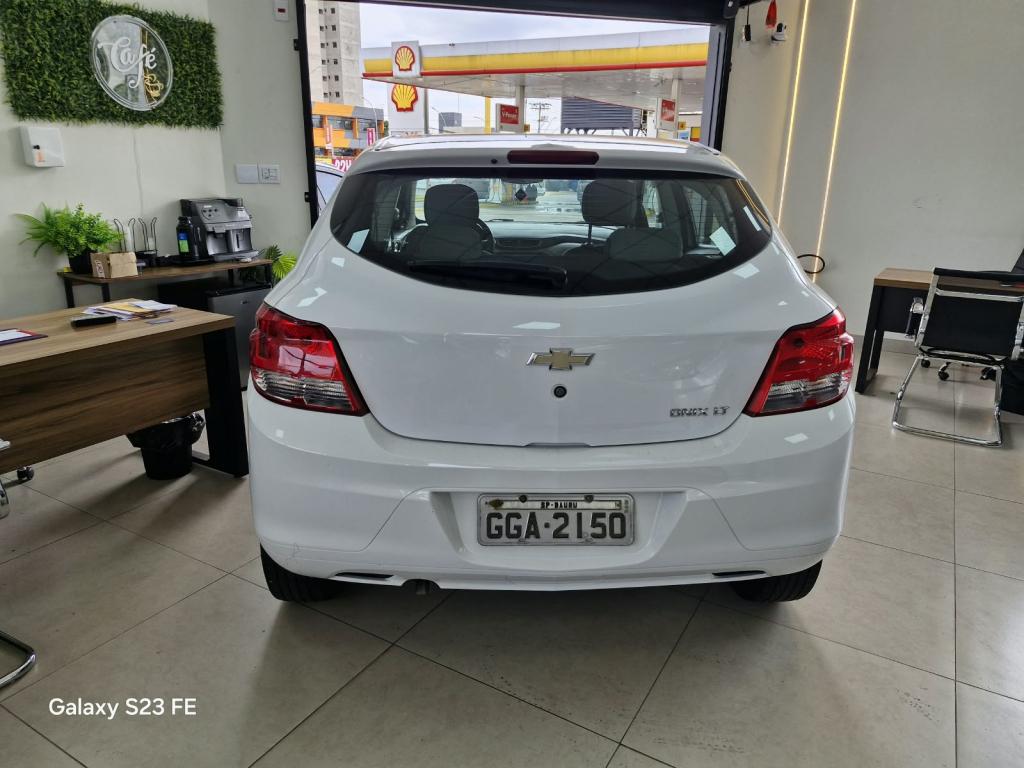 CHEVROLET Onix Hatch - Foto
