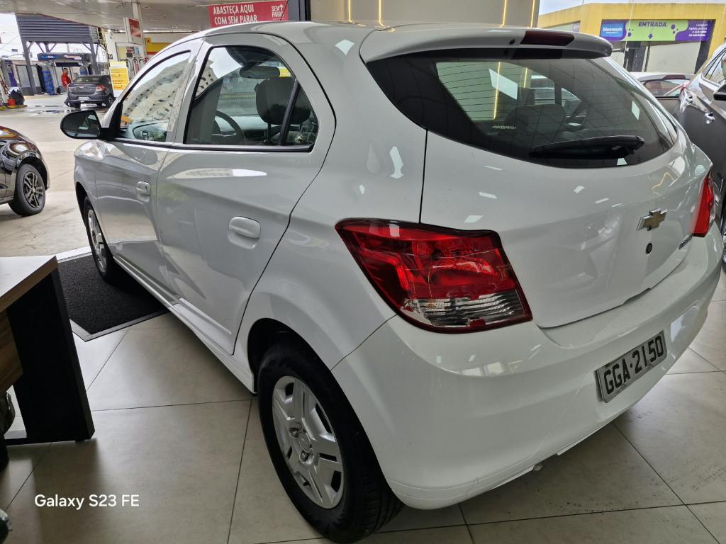 CHEVROLET Onix Hatch - Foto