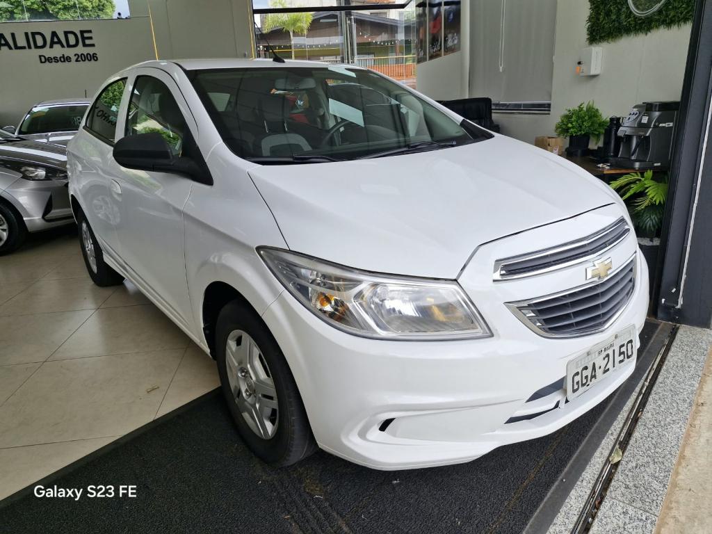 CHEVROLET Onix Hatch - Foto