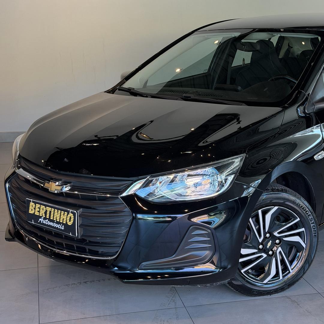 CHEVROLET Onix Hatch - Foto