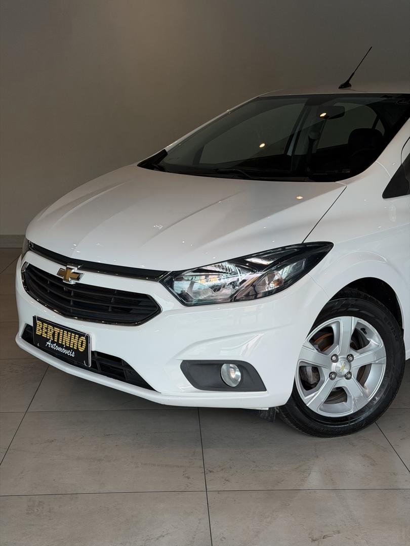 CHEVROLET Onix Hatch - Foto