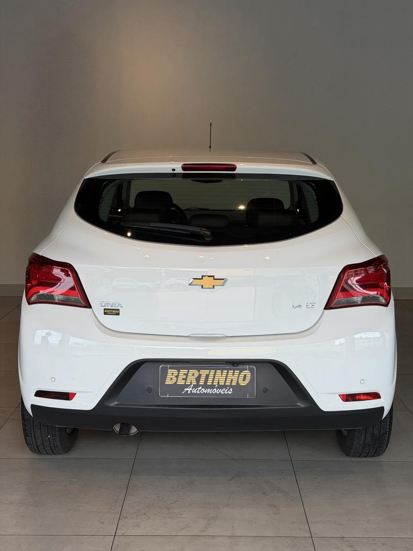 CHEVROLET Onix Hatch - Foto