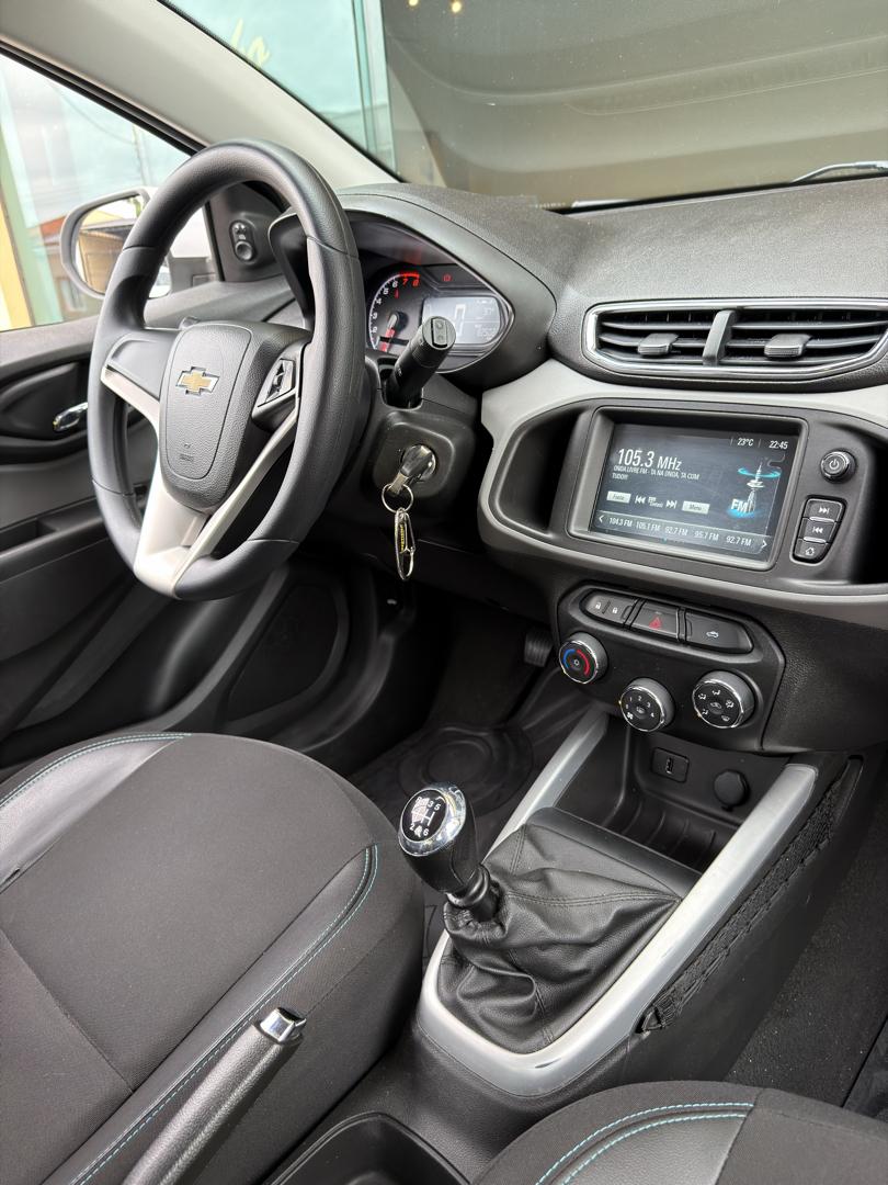 CHEVROLET Onix Hatch - Foto