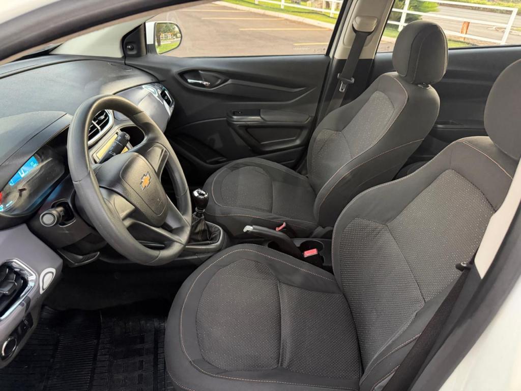 CHEVROLET Onix Hatch - Foto