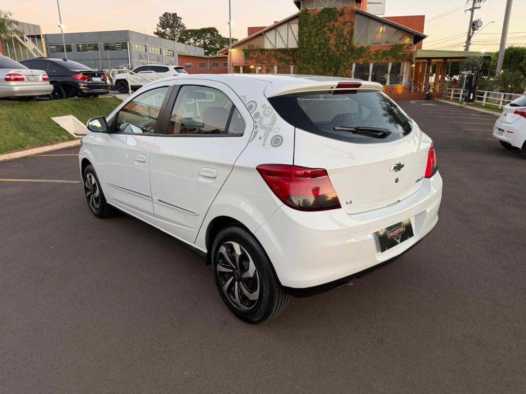 CHEVROLET Onix Hatch - Foto