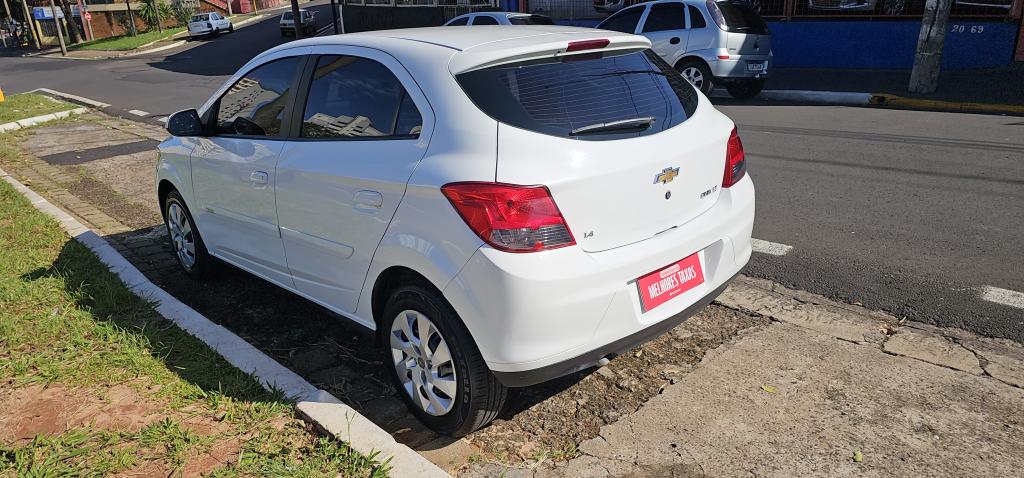 CHEVROLET Onix Hatch - Foto