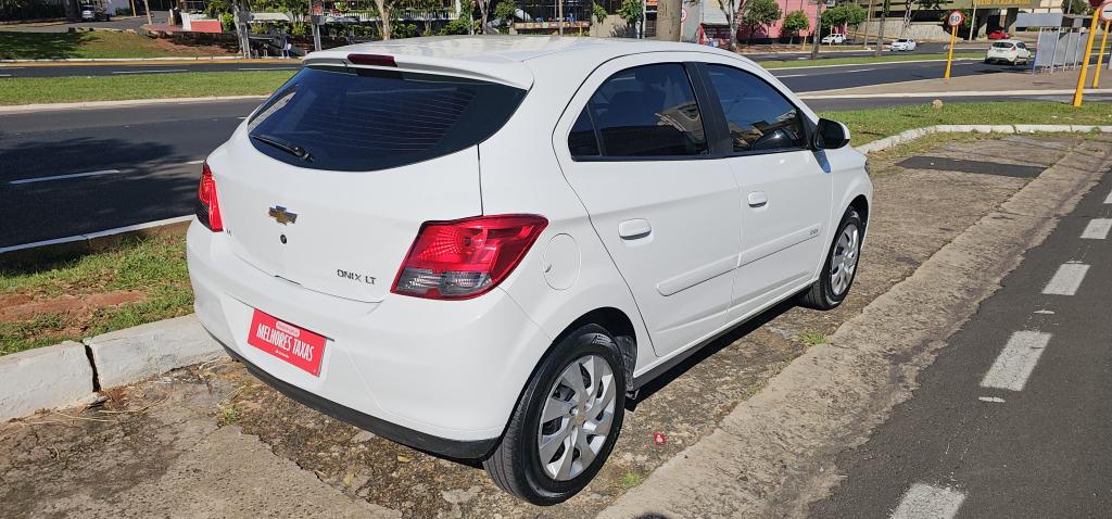 CHEVROLET Onix Hatch - Foto